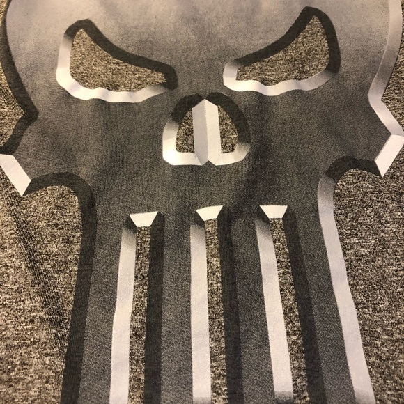 Marvel Punisher T-Shirt Men’s Med nice dry fit style polyester - Picture 4 of 6